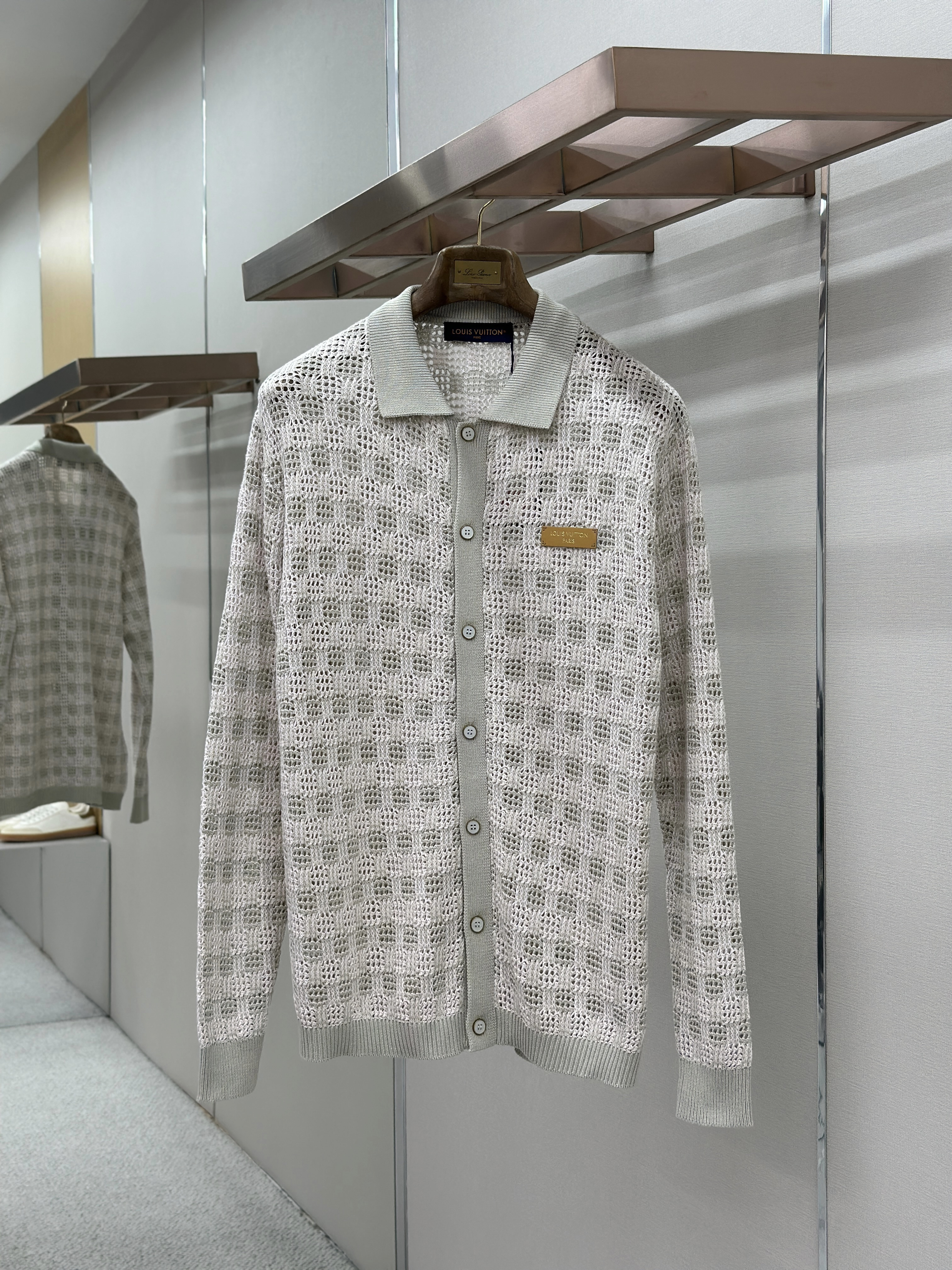 루이비통 26 체커보드 펀칭 니트 가디건