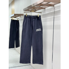 발렌시아가 마스킹 테이프 레터링 프린트 팬츠
