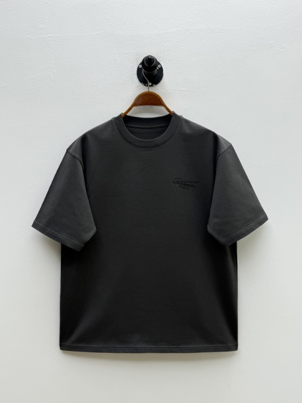 지방시 이른 봄 신상 반팔 티셔츠