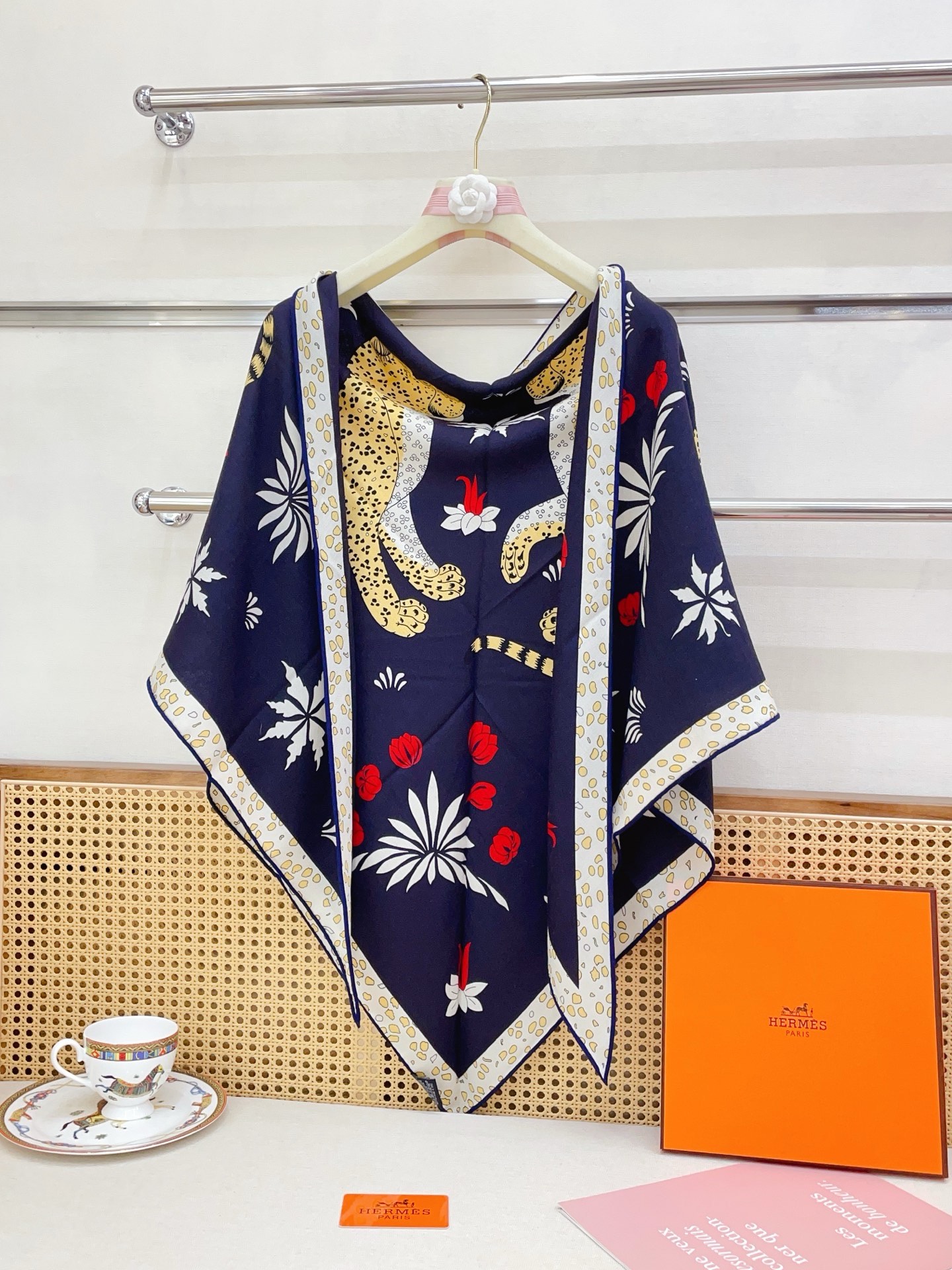 에르메스 Les Leopards 삼각 스카프