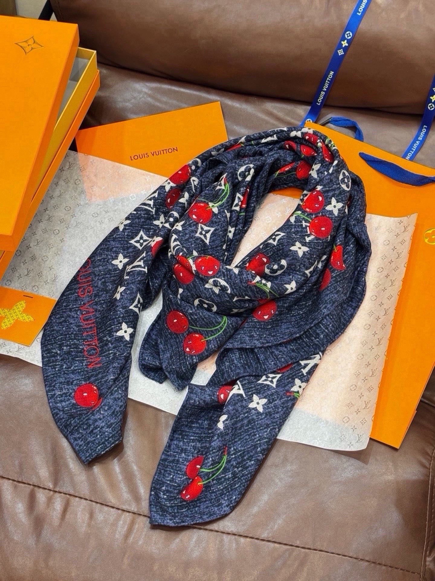루이비통 LV X TM MONOGRAM 스퀘어 스카프