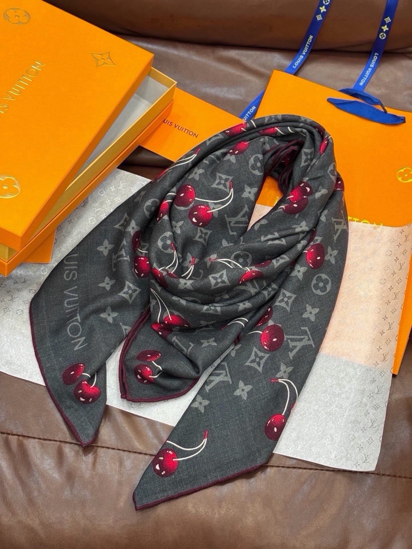 루이비통 LV X TM MONOGRAM 스퀘어 스카프