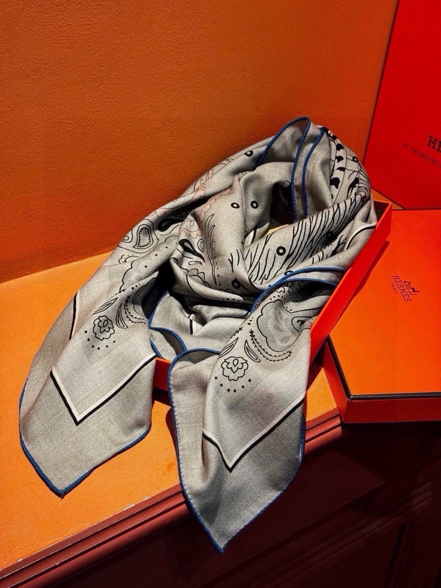 에르메스 Guepards Bandana double face scarf 스카프