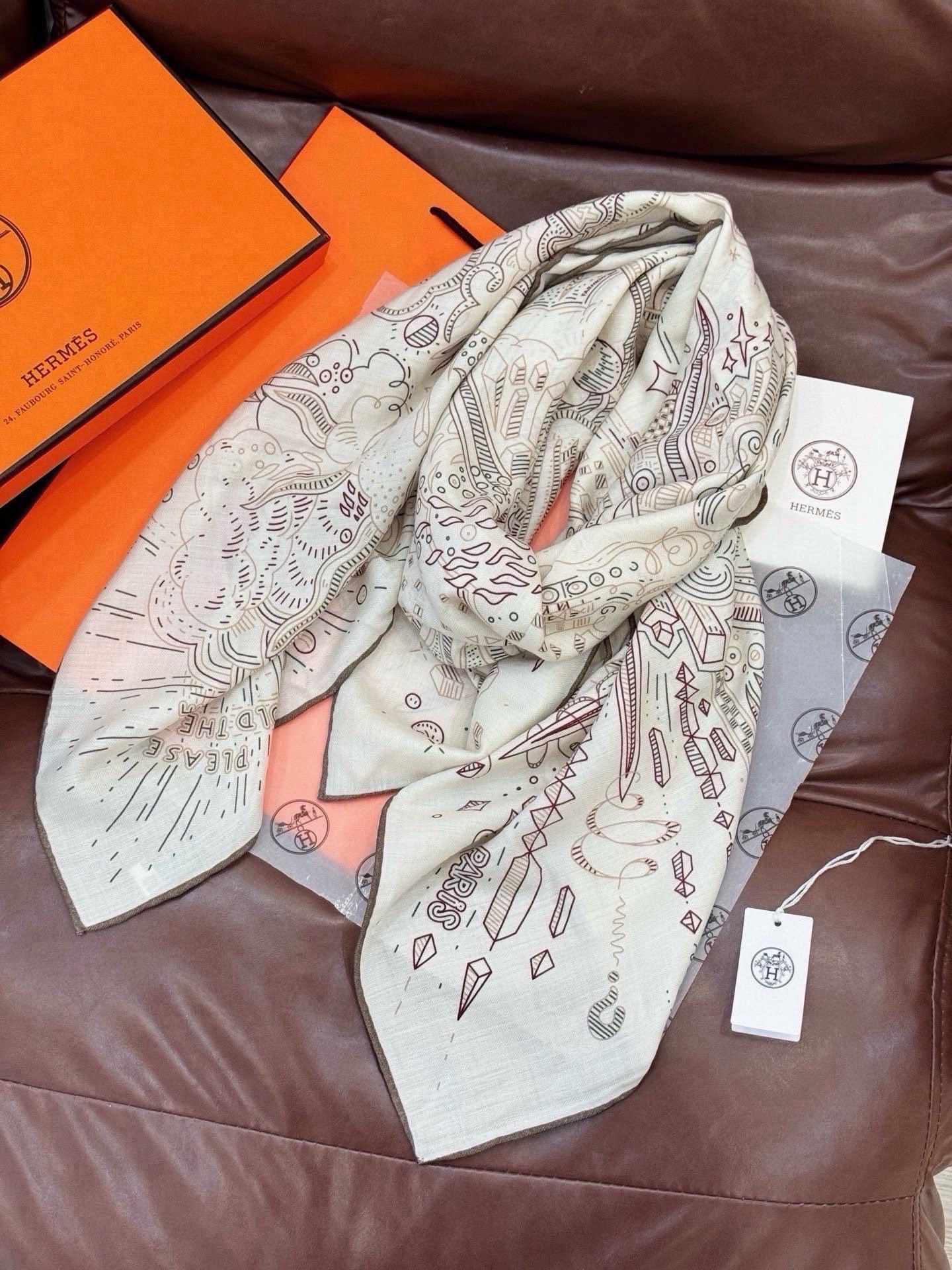 에르메스 Please Hold The Line 스카프