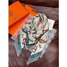 에르메스 Chevaux Dechaines shawl 스카프