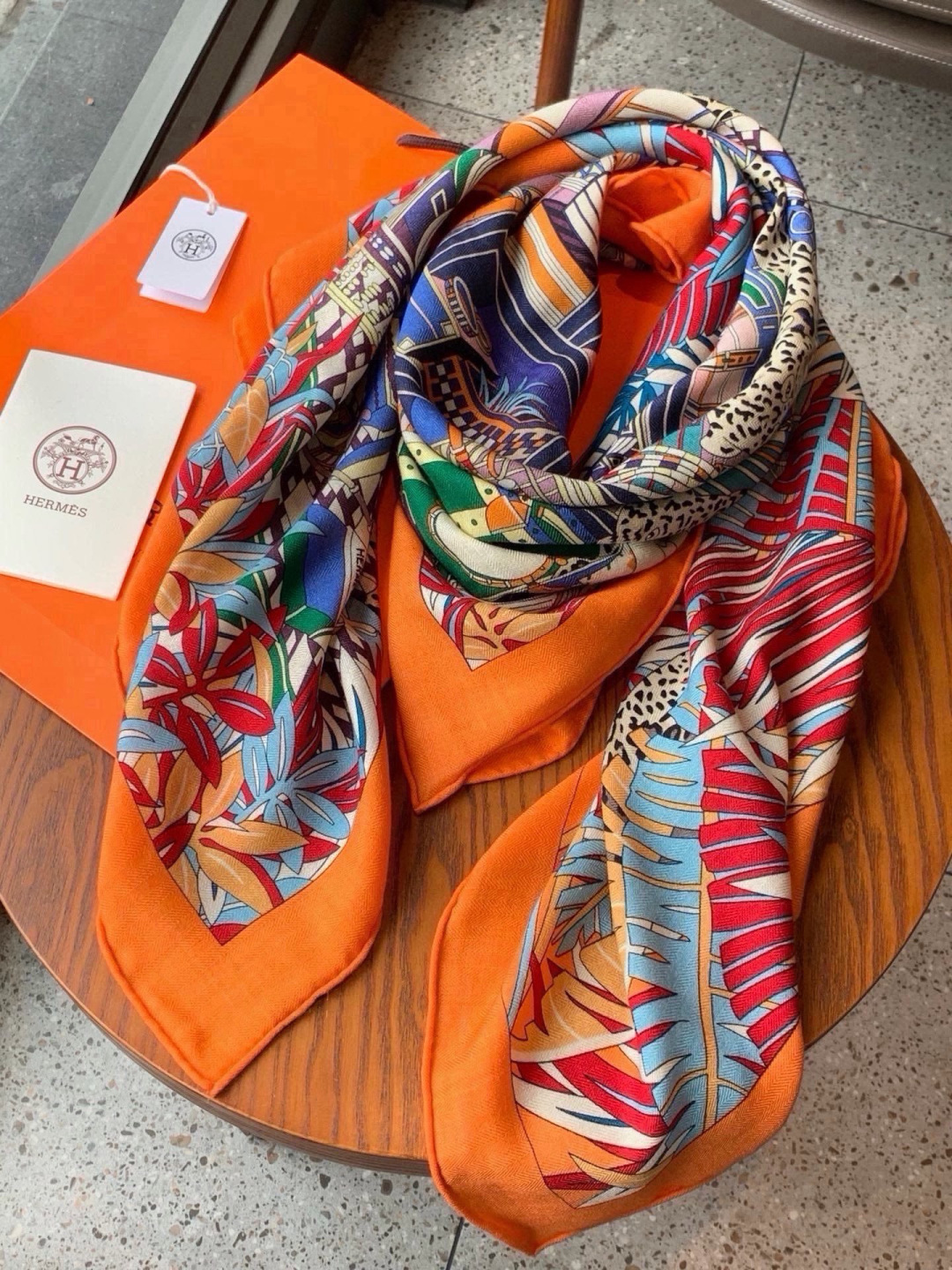 에르메스 Les 12 Leopards shawl 스카프