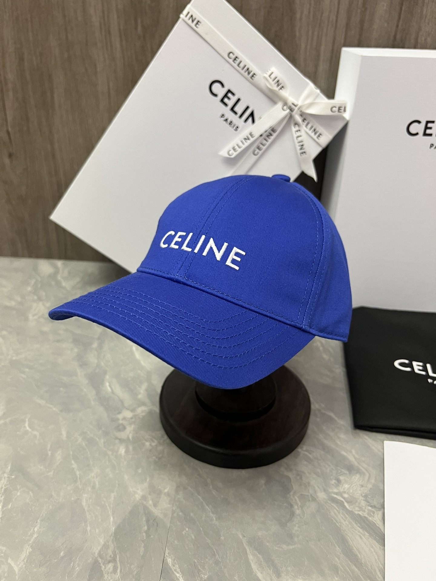 셀린느 자수 볼캡
