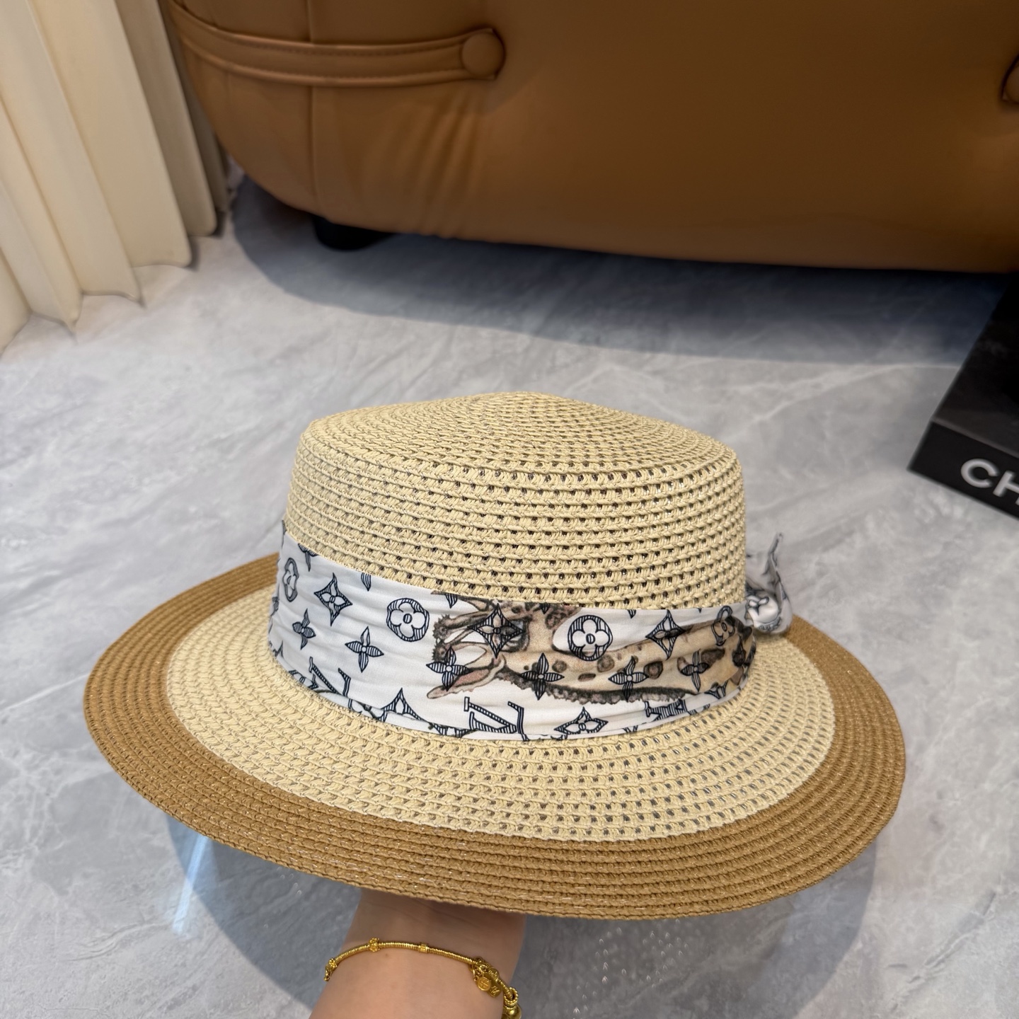 루이비통 신상 리본 스트랩 라피아 햇