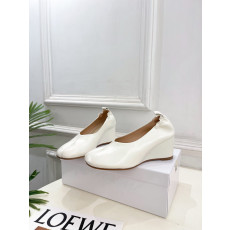 마르지엘라 26SS 타비 웨지 펌프스 6cm