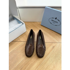 프라다 26 초봄 신상 플랫 슈즈