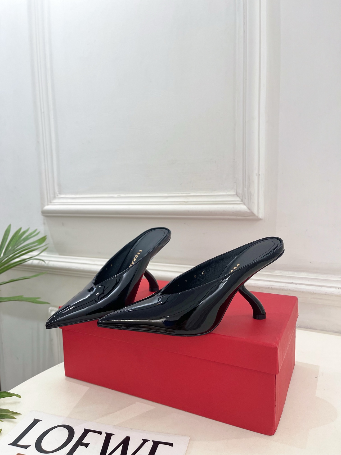 페라가모 S 쉐이프 힐 뮬 9cm