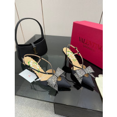 발렌티노 런웨이 신상 슬링백 8cm