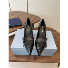 프라다 26SS 신상 펌프스 8cm