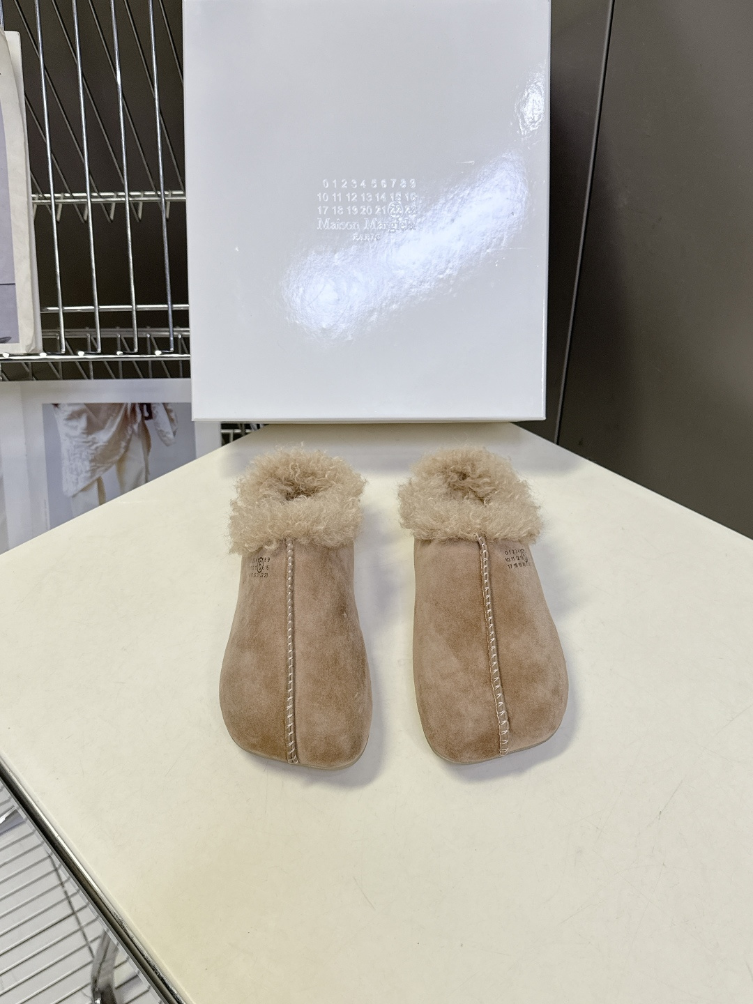 마르지엘라 타비 양털 뮬