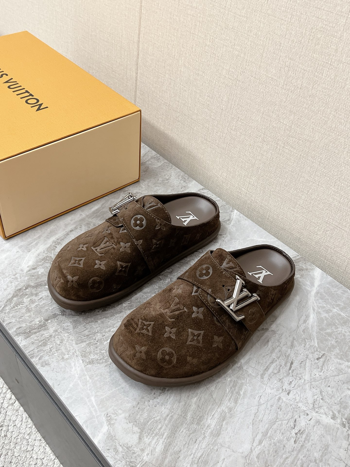 루이비통 봄 여름 신상 LV 이지 뮬