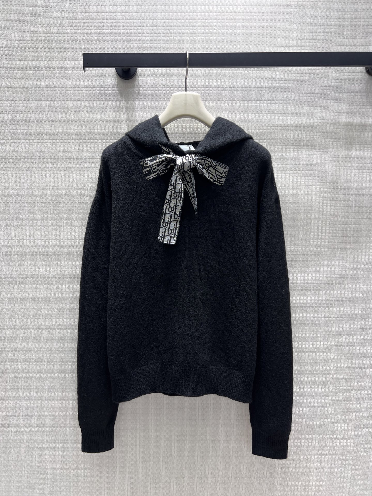 디올 2026FW 신상 후드 니트