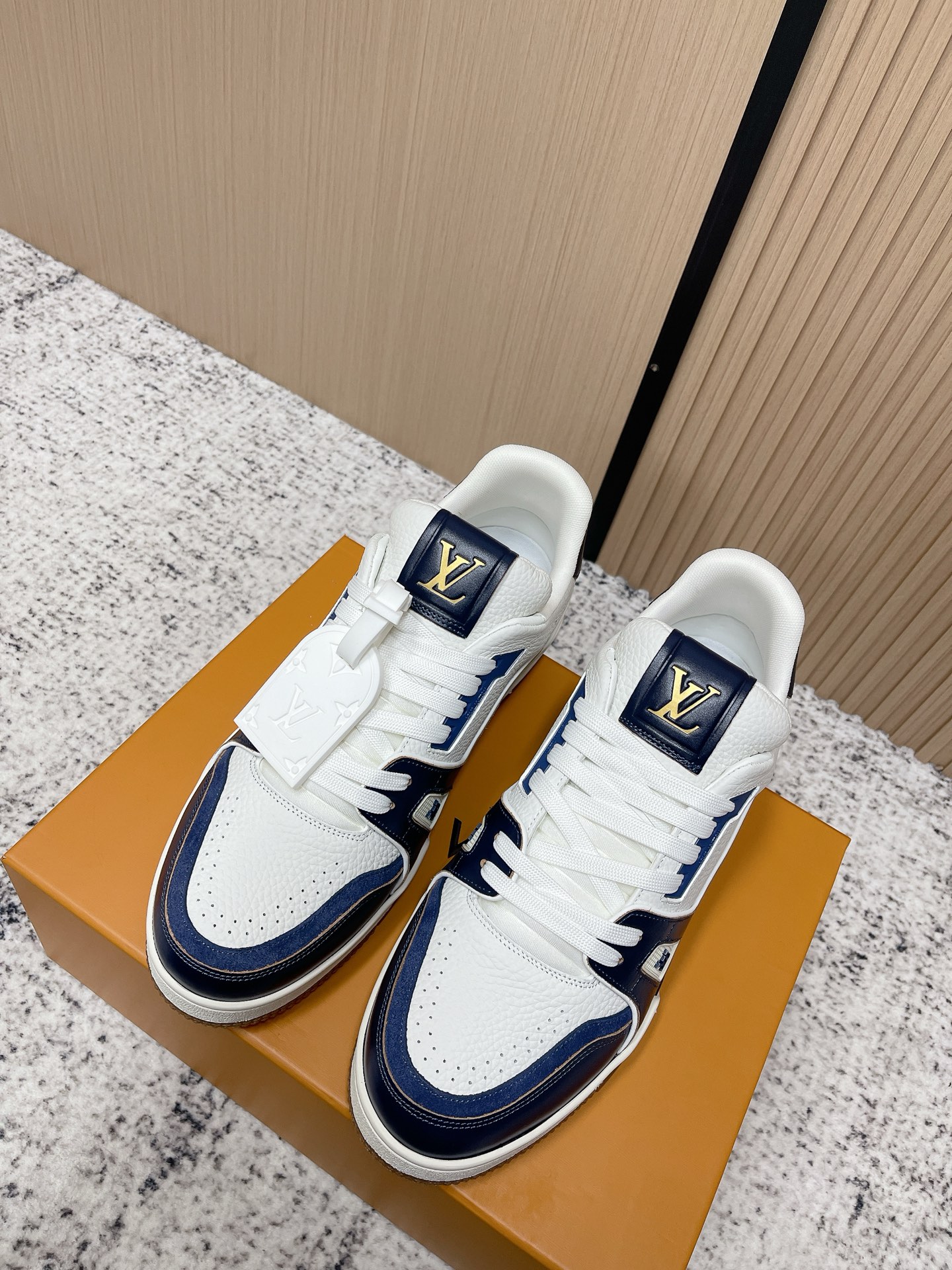 루이비통 트레이너 스니커즈