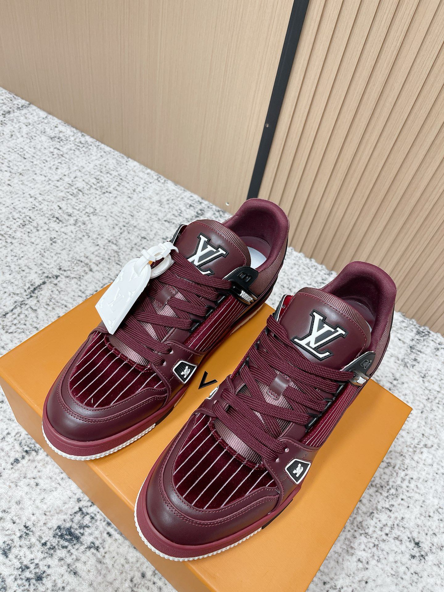 루이비통 트레이너 스니커즈