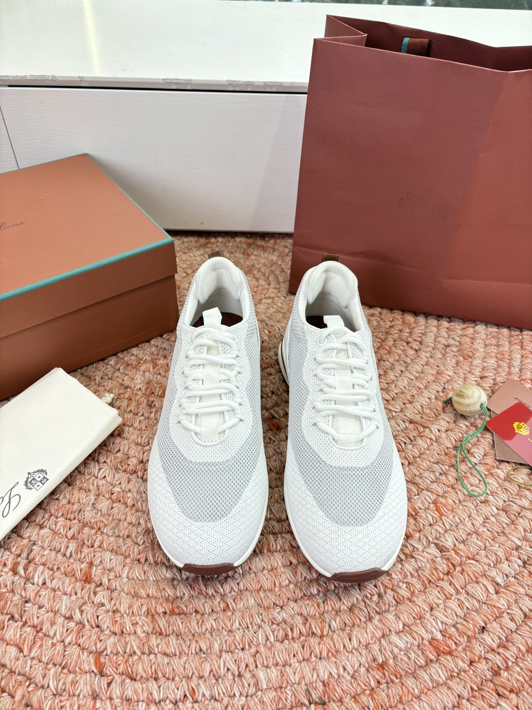 로로피아나 캐주얼 스니커즈