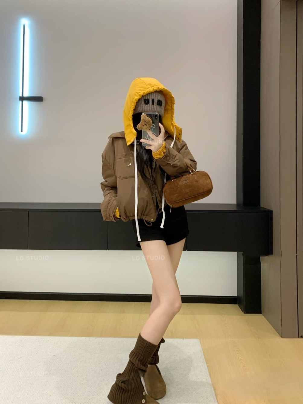 미우미우 26 탈부착 후드 크롭 패딩