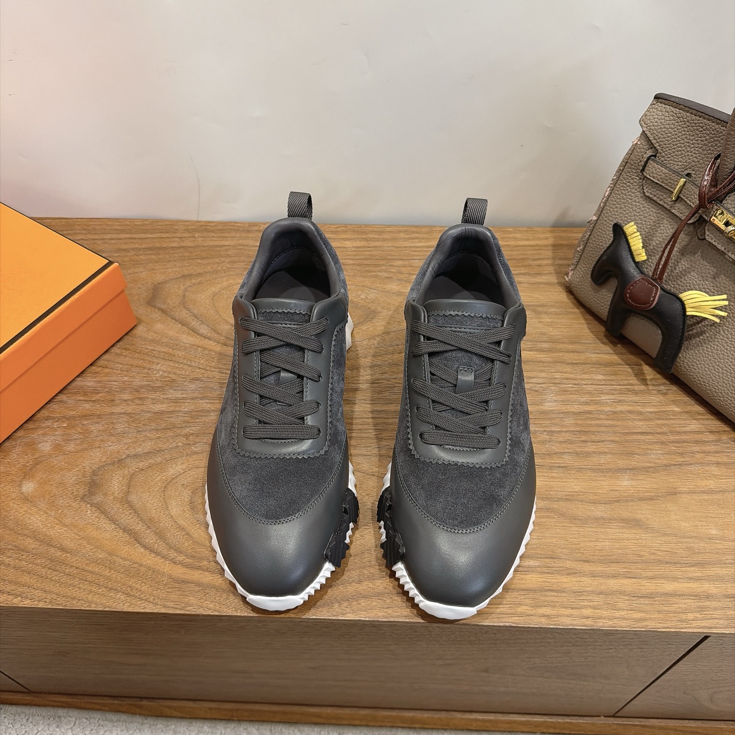 에르메스 26SS 바운싱 스니커즈