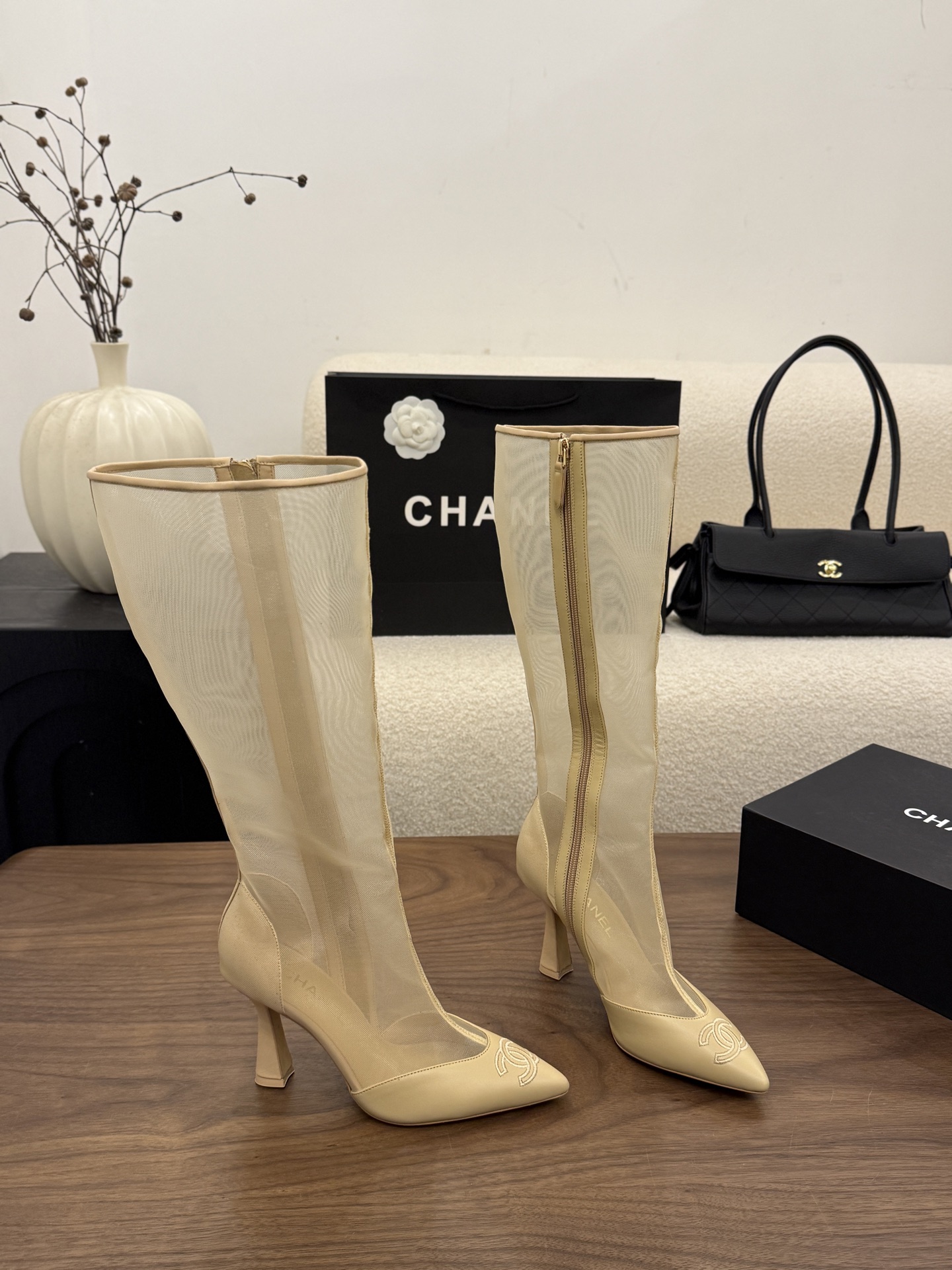 샤넬 2026 포인티드 토 하이부츠 9cm