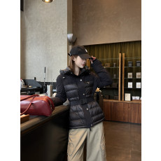 프라다 26 가을·겨울 신상 구스다운 패딩